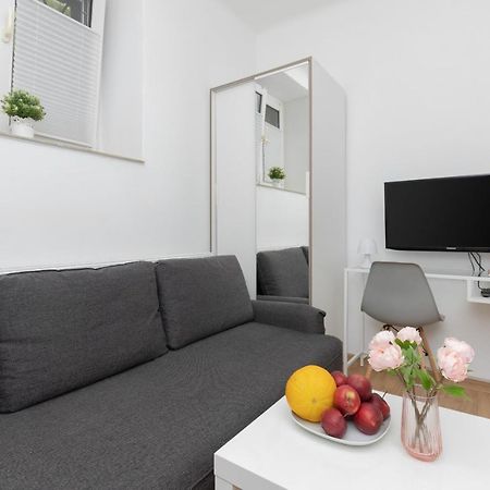 Micro Apartment Near Fort Mokotow By Noclegi Renters Warsawa Bagian luar foto